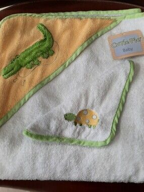Cutie Pie Hooded Bath Towel And Wash Clothe.